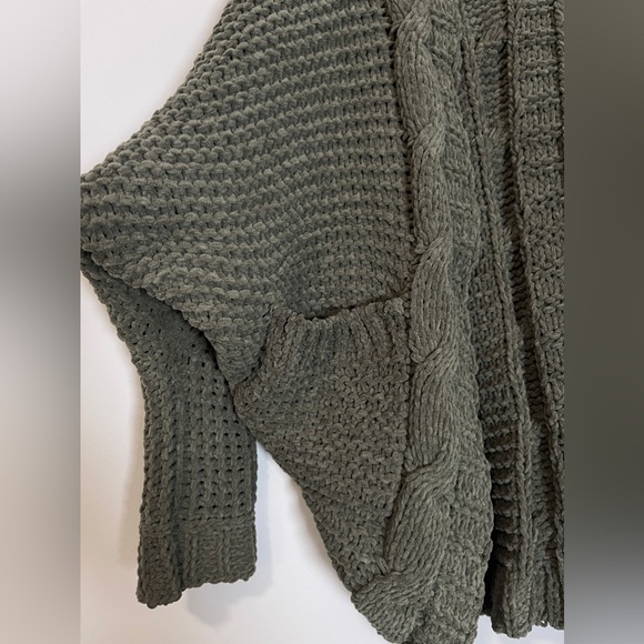 Womens Sweater Size Small Sweater Olive Green Oversized Knit Cardigan - Picture 3 of 10
